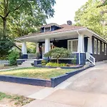 Elizabeth Bungalow, Fenced Yard, Fireplaces, Grill