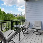 2ba/2br Uptown Loft 5 Mins To Panthers Stadium_319 Apartment