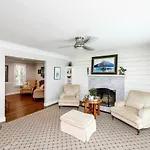 3br Escape Pool Hot Tub Theater Holiday home