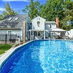 3br Escape Pool Hot Tub Theater Holiday home *