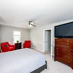 3br Escape Pool Hot Tub Theater Holiday home Charlotte