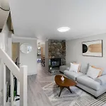 Holiday home Golf Oasis Modern Townhome!