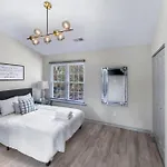 Golf Oasis Modern Townhome!