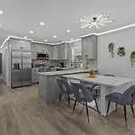 Holiday home Retreat: Luxury 4br Heaven *
