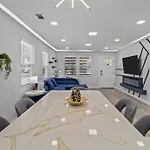 Holiday home Retreat: Luxury 4br Heaven