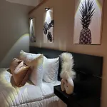 Perfect Uptown Loft-2 Min Walk To City's Spots Apartment *