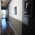 Perfect Uptown Loft-2 Min Walk To City's Spots *