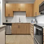 Landing Modern Apartment With Amazing Amenities