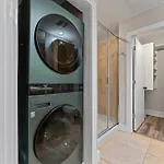 Perfect Uptown Loft-2 Min Walk To City's Spots Apartment *