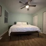 3 Bedroom Townhouse-max 8 Guests Apartment *
