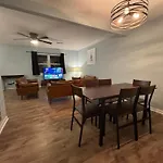 3 Bedroom Townhouse-max 8 Guests Apartment Charlotte