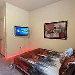 Apartment Away From - Book Friday And Saturday Get Sunday Free! Sleeps 7 Immediate Availability! Beautiful Gated Community
