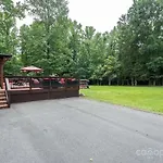 487) Massive 3 Bedroom With A Firepit