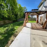 Spacious 4 Bdrm Fenced Yard With Garage
