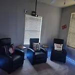 Movie Themed Family Get-a-way! Sleeps 7 Popcorn, Snacks, And Drinks, Included - Pools Are Still Open! Apartment