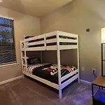 Movie Themed Family Get-a-way! Sleeps 7 Popcorn, Snacks, And Drinks, Included - Pools Are Still Open! Apartment *