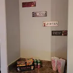 Movie Themed Family Get-a-way! Sleeps 7 Popcorn, Snacks, And Drinks, Included - Pools Are Still Open! Apartment *