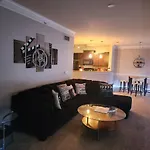 Movie Themed Family Get-a-way! Sleeps 7 Popcorn, Snacks, And Drinks, Included - Pools Are Still Open! Apartment