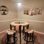 Apartment Movie Themed Family Get-a-way! Sleeps 7 Popcorn, Snacks, And Drinks, Included - Pools Are Still Open!