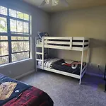 Apartment Movie Themed Family Get-a-way! Sleeps 7 Popcorn, Snacks, And Drinks, Included - Pools Are Still Open! Charlotte