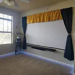 Apartment Movie Themed Family Get-a-way! Sleeps 7 Popcorn, Snacks, And Drinks, Included - Pools Are Still Open! Charlotte