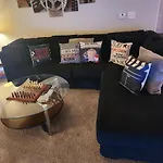 Apartment Movie Themed Family Get-a-way! Sleeps 7 Popcorn, Snacks, And Drinks, Included - Pools Are Still Open! *