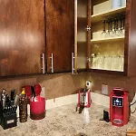 Apartment Movie Themed Family Get-a-way! Sleeps 7 Popcorn, Snacks, And Drinks, Included - Pools Are Still Open!