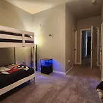 Movie Themed Family Get-a-way! Sleeps 7 Popcorn, Snacks, And Drinks, Included - Pools Are Still Open! Apartment