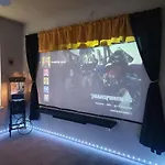 Apartment Movie Themed Family Get-a-way! Sleeps 7 Popcorn, Snacks, And Drinks, Included - Pools Are Still Open!