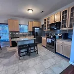 Villa Amazing 4 Bdrm W Garage In