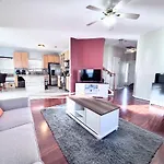Amazing 4 Bdrm W Garage In Villa