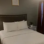 Guest house Single Rm Or Entire Near Uptown *