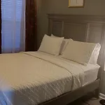 Single Rm Or Entire Near Uptown *