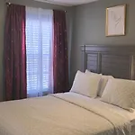 Guest house Single Rm Or Entire Near Uptown