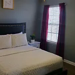 Single Rm Or Entire Near Uptown Guest house Charlotte
