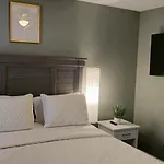 Single Rm Or Entire Near Uptown *