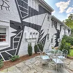 Relax And Recharge In Myers Park Holiday home *