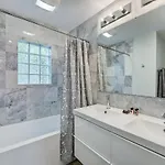 Relax And Recharge In Myers Park *