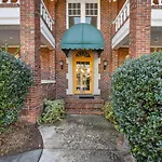 Retro 1Br In Elizabeth With Porch & Eclectic Design