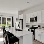 Stylish Two Story Close To South End And Uptown Holiday home