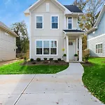 Holiday home Stylish Two Story Close To South End And Uptown