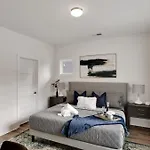 Stylish Two Story Close To South End And Uptown *