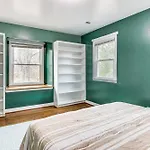 6 Mi To Spectrum Center: Spacious Getaway W/ Deck * Charlotte