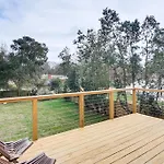 Holiday home 6 Mi To Spectrum Center: Spacious Getaway W/ Deck *