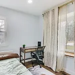 6 Mi To Spectrum Center: Spacious Getaway W/ Deck Holiday home Charlotte