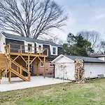 6 Mi To Spectrum Center: Spacious Getaway W/ Deck *