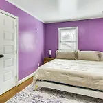 6 Mi To Spectrum Center: Spacious Getaway W/ Deck * Charlotte