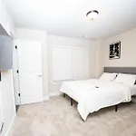 Cozy Downtown Retreat, Sleeps 8, Qbeds, Near Bojangles Coliseum
