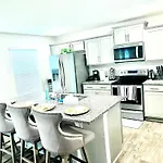 Holiday home Spacious 4-bedroom House,6beds With Office Space *