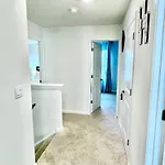 Spacious 4-bedroom House,6beds With Office Space Holiday home *